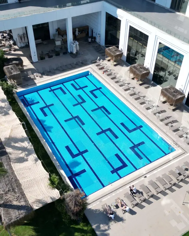PrimeFit açık yüzme havuzu